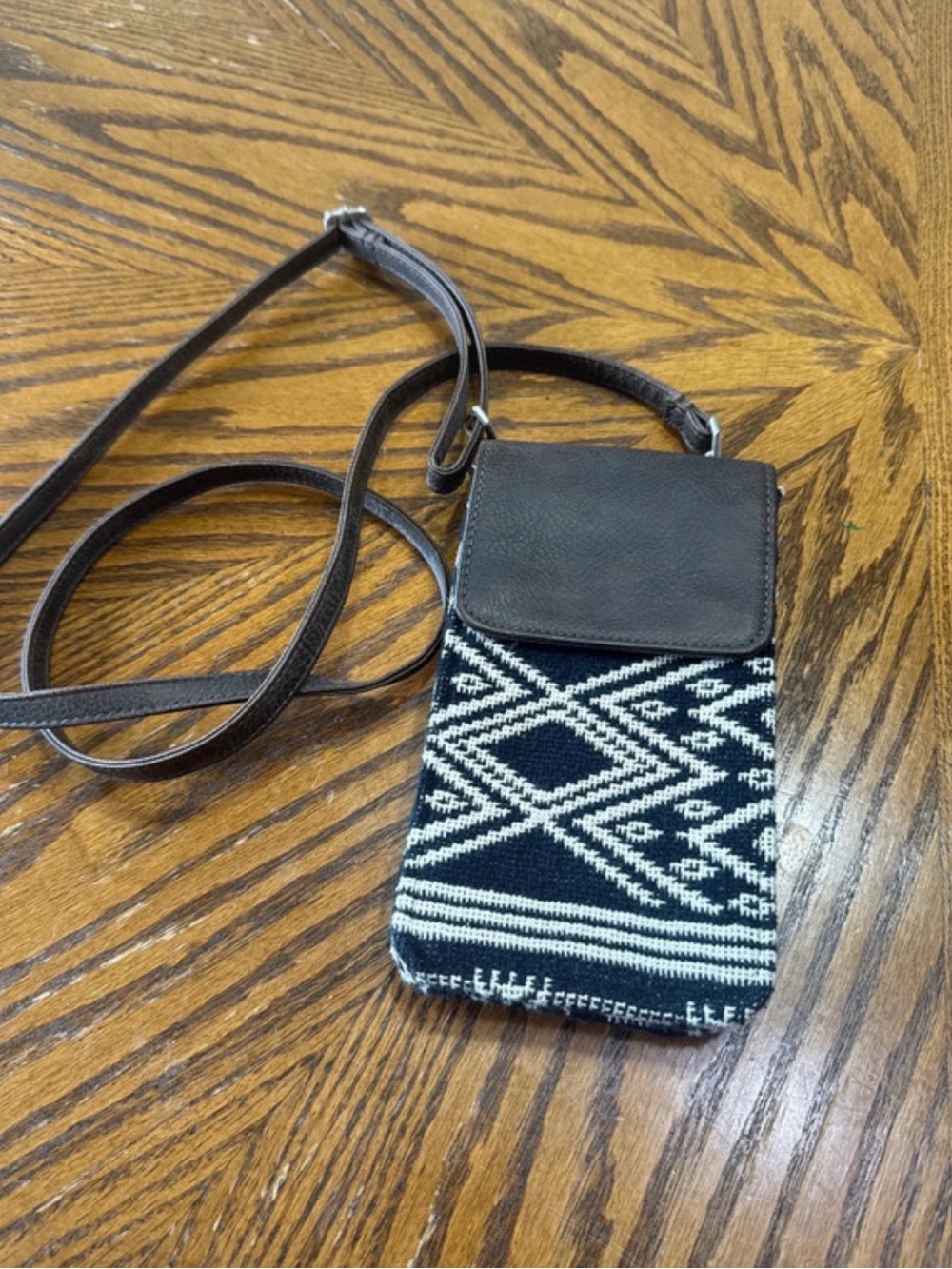 thirty-one Black & White Woven Crossbody Phone Pouch
